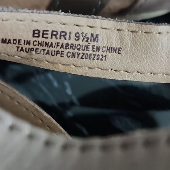 EARTH ORIGINS BERRI WOVEN CASUAL ROUND TOE SLIP-ON SANDALS - Picture 10 of 14